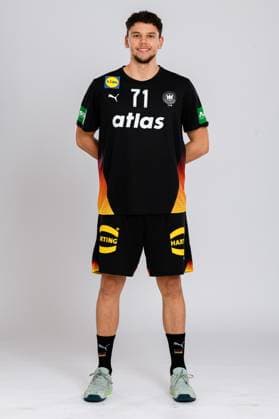 Muenchen: Handball DHB - 25 26 - Deutschland - Fotoshooting Marko Grgic (Deutschland) Portrait Gesicht Muenchen Bayern Deutschland *** Muenchen Handball DHB 25 26 Germany photo shoot Marko Grgic Germany portrait face Muenchen Bavaria Germany