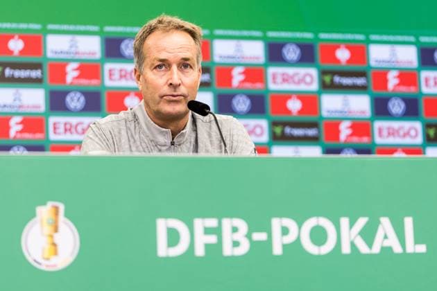 Pressekonferenz Bayer 04 Leverkusen, 28.10.2025 LEVERKUSEN, GERMANY - OCTOBER 28: Kasper Hjulmand (Head coach Bayer 04 Leverkusen) during the press conference, PK, Pressekonferenz before the DFB Pokal match between Bayer 04 Leverkusen and SC Paderborn at BayArena on October 28, 2025 in Leverkusen, Germany. DFL REGULATIONS PROHIBIT ANY USE OF PHOTOGRAPHS AS IMAGE SEQUENCES AND OR QUASI-VIDEO. Copyright: xBEAUTIFULxSPORTS Wunderlx