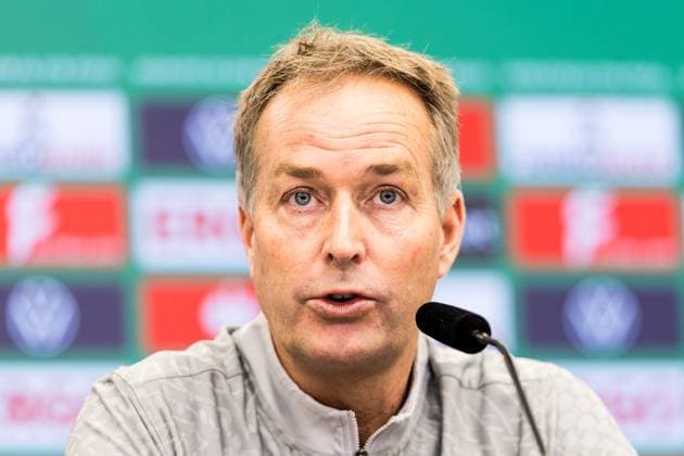 Pressekonferenz Bayer 04 Leverkusen, 28.10.2025 LEVERKUSEN, GERMANY - OCTOBER 28: Kasper Hjulmand (Head coach Bayer 04 Leverkusen) during the press conference, PK, Pressekonferenz before the DFB Pokal match between Bayer 04 Leverkusen and SC Paderborn at BayArena on October 28, 2025 in Leverkusen, Germany. DFL REGULATIONS PROHIBIT ANY USE OF PHOTOGRAPHS AS IMAGE SEQUENCES AND OR QUASI-VIDEO. Copyright: xBEAUTIFULxSPORTS Wunderlx