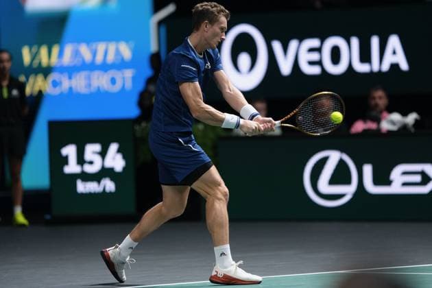 October 28, 2025, Nanterre, Hauts De Seine, France: JIRI LEHECKA (CZE) returns the ball to VALENTIN VACHEROT (MON) during the first round of Rolex Paris Masters 1000 tournament at La Defense Arena Stadium - Nanterre - France..Vacherot won 6:1 6:3 Nanterre France - ZUMAp119 20251028_zaf_p119_007 Copyright: xPierrexSteveninx