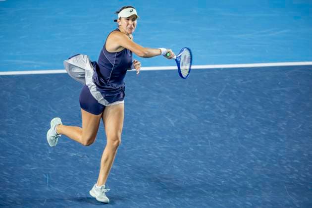 HONG KONG, CHINA - OCTOBER 28: Belinda Bencic of Switzerland in action during the women™s singles round of 32 matches against Aliaksandra Sasnovich on day two of the Prudential Hong Kong Tennis Open at Victoria Park on October 28, 2025 in Hong Kong, China. (Photo by Yu Chun Christopher Wong Eurasia Images) Hong Kong Hong Kong China Copyright: x2025xEurasiaxSportxImagesx jp-en-EuSpIm-cw5_WTAHKG_20251028_1667