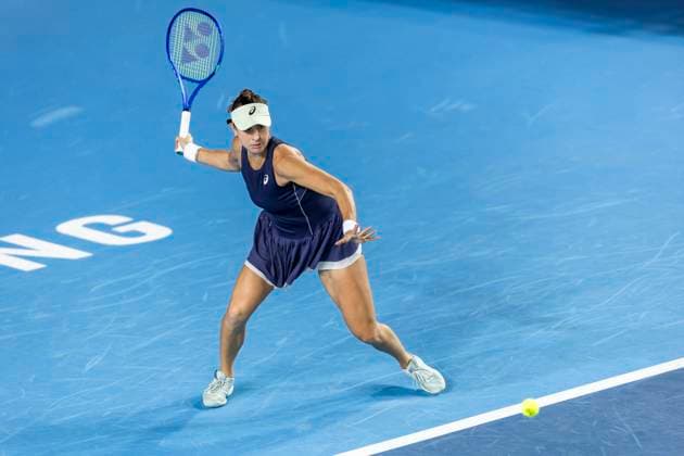 HONG KONG, CHINA - OCTOBER 28: Belinda Bencic of Switzerland in action during the women™s singles round of 32 matches against Aliaksandra Sasnovich on day two of the Prudential Hong Kong Tennis Open at Victoria Park on October 28, 2025 in Hong Kong, China. (Photo by Yu Chun Christopher Wong Eurasia Images) Hong Kong Hong Kong China Copyright: x2025xEurasiaxSportxImagesx jp-en-EuSpIm-cw5_WTAHKG_20251028_1937