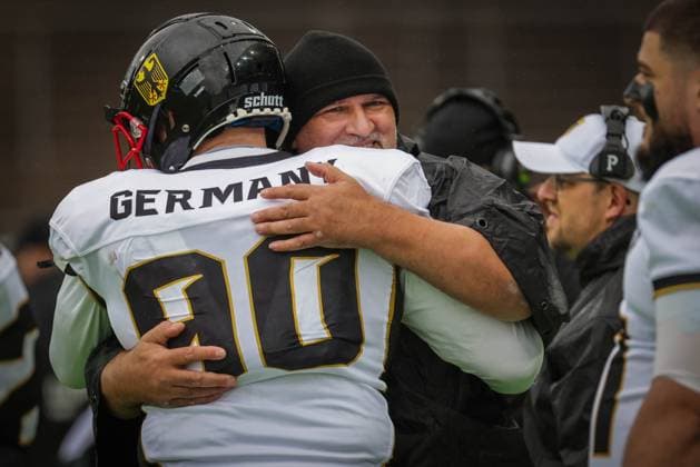 AMERICAN FOOTBALL - IFAF EC, ITA vs GER KREFELD,GERMANY,28.OCT.25 - AMERICAN FOOTBALL - IFAF European Championship, EM, Europameisterschaft bronze medal game, Italy vs Germany. Image shows the rejoicing of head Coach Christian Rothe (GER).  GEPAxpictures xDavidxBitzan