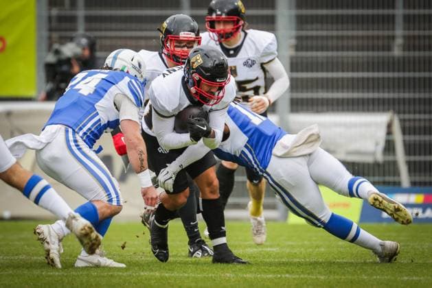 AMERICAN FOOTBALL - IFAF EC, ITA vs GER KREFELD,GERMANY,28.OCT.25 - AMERICAN FOOTBALL - IFAF European Championship, EM, Europameisterschaft bronze medal game, Italy vs Germany. Image shows Ryan Edward Minniti (ITA) and Marvin Rutsch (GER).  GEPAxpictures xDavidxBitzan