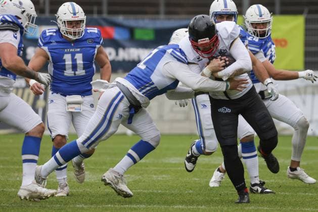 AMERICAN FOOTBALL - IFAF EC, ITA vs GER KREFELD,GERMANY,28.OCT.25 - AMERICAN FOOTBALL - IFAF European Championship, EM, Europameisterschaft bronze medal game, Italy vs Germany. Image shows Eugenio Mannato (ITA) and John Levi Kruse (GER).  GEPAxpictures xDavidxBitzan