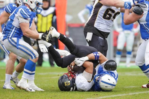 AMERICAN FOOTBALL - IFAF EC, ITA vs GER KREFELD,GERMANY,28.OCT.25 - AMERICAN FOOTBALL - IFAF European Championship, EM, Europameisterschaft bronze medal game, Italy vs Germany. Image shows Jannik Seibel (GER) and Davide Vuolo (ITA).  GEPAxpictures xDavidxBitzan