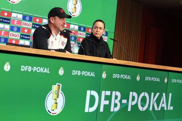1. FC Köln DFB Pokal, 1. FC Köln, Pressekonferenz zum Pokalspiel gegen Bayern München, von links: Lukas Kwasniok (1. FC Köln), Pressesprecherin Lil Zercher (1. FC Köln), 28.10.2025, Bild: