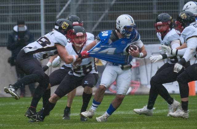 28.10.2025 xkhx Krefeld Grotenburg-Stadion American-Football-Europameisterschaft 2025 Italien - Deutschland Flirian zu Nieden (38,GER) und Paul Seifert (26, GER) gegen Minniti, Ryan Edward (24, ITA)
