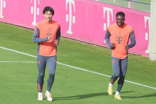 v.l. 21 Hiroki Ito, 19 Alphonso Davies, Reha-Training, beim Laufen, Fussball FC Bayern München Training an der Säbenerstrasse 28.10.2025 FOTO: Mladen Lackovic LakoPress