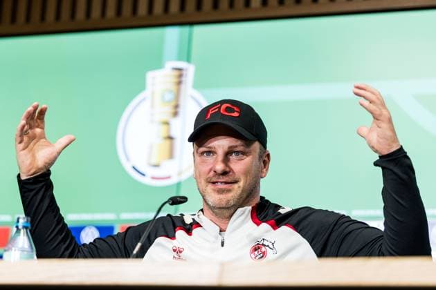 Pressconference 1. FC Koeln, 28.10.2025 COLOGNE, GERMANY - OCTOBER 28: Lukas Kwasniok (Head Coach 1. FC Koeln) gestures during the pre game press conference, PK, Pressekonferenz before the DFB Pokal match between 1. FC Koeln and FC Bayern Muenchen at RheinEnergiestadion on October 28, 2025 in Cologne, Germany. DFB REGULATIONS PROHIBIT ANY USE OF PHOTOGRAPHS AS IMAGE SEQUENCES AND OR QUASI-VIDEO. Copyright: xBEAUTIFULxSPORTS Wunderlx