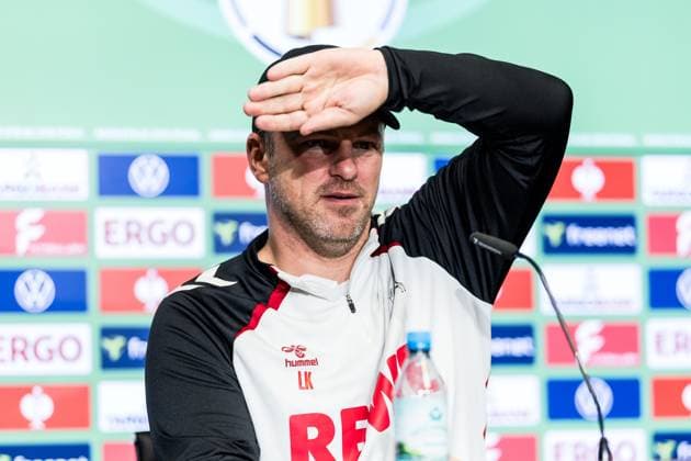 Pressconference 1. FC Koeln, 28.10.2025 COLOGNE, GERMANY - OCTOBER 28: Lukas Kwasniok (Head Coach 1. FC Koeln) holding his hand in front of his eyes to see during the pre game press conference, PK, Pressekonferenz before the DFB Pokal match between 1. FC Koeln and FC Bayern Muenchen at RheinEnergiestadion on October 28, 2025 in Cologne, Germany. DFB REGULATIONS PROHIBIT ANY USE OF PHOTOGRAPHS AS IMAGE SEQUENCES AND OR QUASI-VIDEO. Copyright: xBEAUTIFULxSPORTS Wunderlx