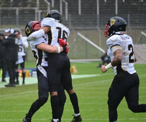 28.10.2025 xkhx Krefeld Grotenburg-Stadion American-Football-Europameisterschaft 2025 Italien - Deutschland Spiel um Platz 3 Jubel u.a. Niklas Schumm (16, GER)