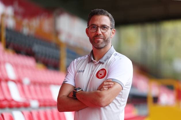 Boris Schommers (SI) wird als neuer Trainer der Sportfreunde Siegen vorgestellt. Fussball Regionalliga West, Sportfreunde Siegen, am 28.10.2025 in Siegen Deutschland.