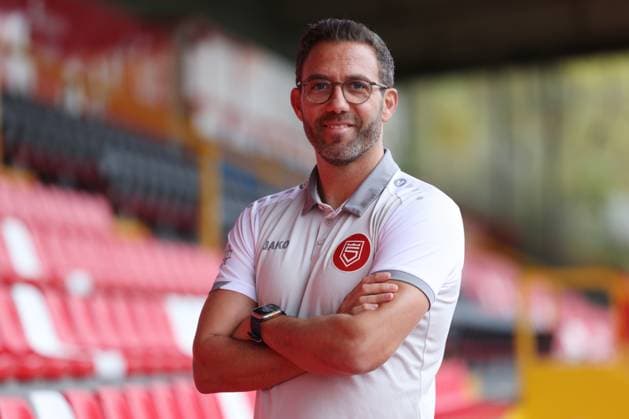 Boris Schommers (SI) wird als neuer Trainer der Sportfreunde Siegen vorgestellt. Fussball Regionalliga West, Sportfreunde Siegen, am 28.10.2025 in Siegen Deutschland.