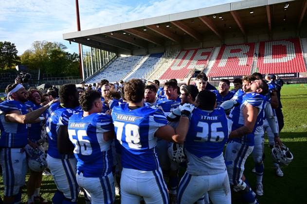 28.10.2025 xkhx Krefeld Grotenburg-Stadion American-Football-Europameisterschaft 2025 Italien - Deutschland Spiel um Platz 3 Italien gewinnt das kleine Finale um Platz 3 und jubelt.