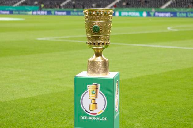 DFB-Pokal: Eintracht Frankfurt - Borussia Dortmund, 28.10.2025 Pokal, Cup, DFB Pokal, League Cup, Trophy, Trophäe, Symbolbild, Eintracht Frankfurt - Borussia Dortmund, Frankfurt, Deutsche Bank Park, 28.10.2025 Copyright: xBEAUTIFULxSPORTS Gawlikx