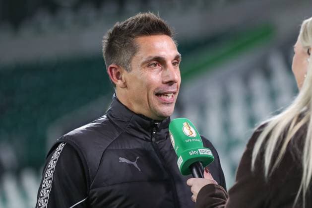 28.10.2025, xgox, Fussball - DFB Pokal 2.Runde VfL Wolfsburg - Holstein Kiel emspor, v.l. Marcel Rapp (Kiel, Trainer) (DFL DFB REGULATIONS PROHIBIT ANY USE OF PHOTOGRAPHS as IMAGE SEQUENCES and or QUASI-VIDEO) Wolfsburg