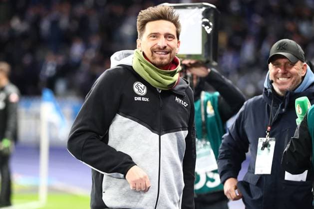 28.10.2025, xmohx, Fussball DFB Pokal 2.Runde, Hertha BSC Berlin - SV Elversberg v.l. Trainer Vincent Wagner (SV Elversberg) (DFL DFB REGULATIONS PROHIBIT ANY USE OF PHOTOGRAPHS as IMAGE SEQUENCES and or QUASI-VIDEO) Berlin