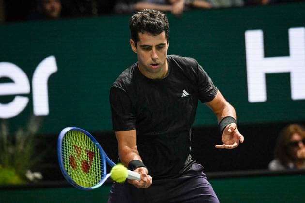 Jaume Munar vs Daniil Medvedev at Rolex Paris Masters 2025 in Paris FA Jaume Munar competes against Daniil Medvedev during the Rolex Paris Masters 2025 tournament at the Paris La Defense Arena in Paris, on October 28, 2025. Photo by Firas Abdullah ABACAPRESS.COM Paris Ile-de-France France  Copyright: xAbdullahxFiras ABACAx