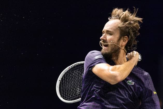Rolex Paris Masters 2025 - Day 2 Daniil Medvedev plays his men s singles match against Jaume Munar (ESP) on day two of the Paris ATP, Tennis Herren Masters 1000 tennis tournament at the Paris La Defense Arena in Nanterre, on the outskirts of Paris. Paris France  Copyright: xIbrahimxEzzatx originalFilename:ezzat-notitle251028_npQhM.jpg