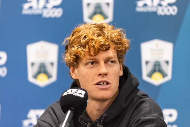 Rolex Paris Masters 2025 - Day 2 Jannik Sinner attends a press conference, PK, Pressekonferenz on day two of the Paris ATP, Tennis Herren Masters 1000 tennis tournament at the Paris La Defense Arena in Nanterre, on the outskirts of Paris. Paris France  Copyright: xIbrahimxEzzatx originalFilename:ezzat-notitle251028_nproq.jpg