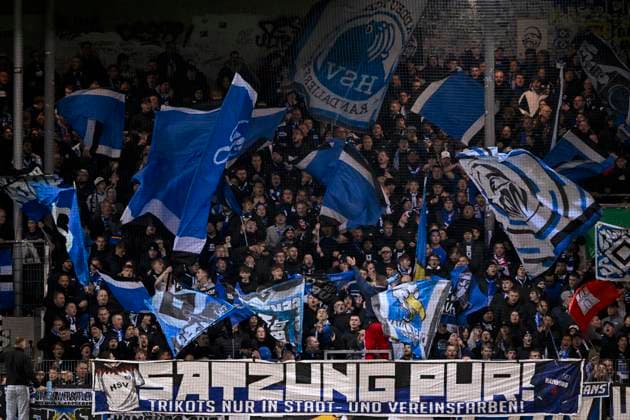 Fanblock, Fans, Fankurve, Flaggen, Fahnen, Stimmung, stimmungsvoll Hamburger SV HSV Transparent, Protest, Protestplakat, Fanplakat, Banner, Plakat, Spruchband SATZUNG PUR TRIKOTS NUR IN STADT- UND VEREINSFARBEN 1. FC Heidenheim 1846 FCH vs Hamburger SV HSV DFB-Pokal Zweite Runde 28.10.2025 DFL REGULATIONS PROHIBIT ANY USE OF PHOTOGRAPHS AS IMAGE SEQUENCES AND OR QUASI-VIDEO 1. FC Heidenheim 1846 FCH vs Hamburger SV HSV