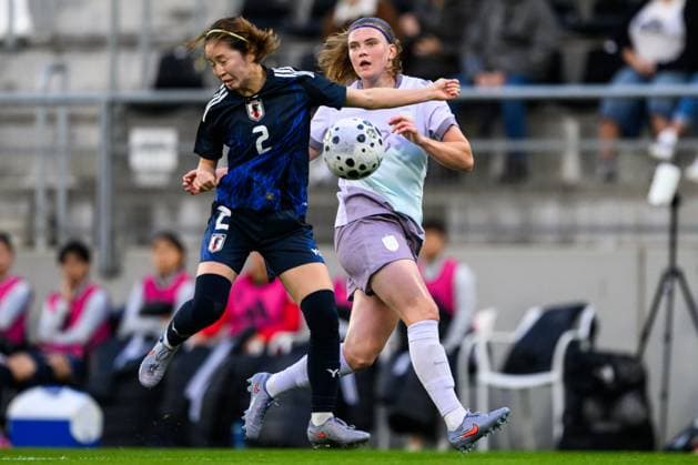 251028 Risa Shimizu of Japan and Signe Gaupset of Norway during the International Friendly, Länderspiel, Nationalmannschaft football match between Norway and Japan on October 28, 2025 in La Linea. Photo: Ludvig Thunman BILDBYRAN kod LT LT0742 fotboll football soccer fotball norge norway japan dam bbeng privatlandskamp international friendly träningsmatch landskamp Copyright: LUDVIGxTHUNMAN BB251028LT035