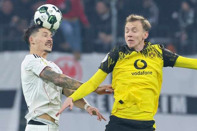 Robin Koch (Eintracht Frankfurt) und Maximilian Beier (Borussia Dortmund) kaempfen um den Ball, DFB-Pokal, Eintracht Frankfurt v Borussia Dortmund, Deutsche Bank Park am 28. October 2025 in Frankfurt, Deutschland. (Foto von Marco Steinbrenner DeFodi Images) Robin Koch (Eintracht Frankfurt) und Maximilian Beier (Borussia Dortmund) battle for the ball, DFB-Pokal, Eintracht Frankfurt v Borussia Dortmund, Deutsche Bank Park, October 28, 2025 in Frankfurt, Germany. (Photo by Marco Steinbrenner DeFodi Images) DFB DFL REGULATIONS PROHIBIT ANY USE OF PHOTOGRAPHS AS IMAGE SEQUENCES AND OR QUASI-VIDEO. Robin Koch Eintracht Frankfurt and Maximilian Beier Borussia Dortmund battle for the ball, DFB Pokal, Eintracht Frankfurt v Borussia Dortmund, Deutsche Bank Park, October 28, 2025 in Frankfurt, Germany Photo by Marco Steinbrenner DeFodi Images Robin Koch Eintracht Frankfurt and Maximilian Beier Borussia Dortmund battle for the ball, DFB Pokal, Eintracht Frankfurt v Borussia Dortmund, Deutsche Bank Park, October 28, 2025 in Frankfurt, Germany Photo by Marco Steinbrenner DeFodi Images DFB DFL REGULATIONS PROHIBIT ANY USE OF PHOTOGRAPHS AS IMAGE SEQUENCES AND OR QUASI VIDEO