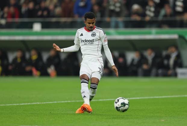 28.10.2025, Fussball DFB-Pokal 2. Runde, Eintracht Frankfurt - Borussia Dortmund, v.l., Goal scored, Tor zum 1:0 durch Ansgar Knauff (Eintracht Frankfurt) DFL DFB REGULATIONS PROHIBIT ANY USE OF PHOTOGRAPHS AS IMAGE SEQUENCES AND OR QUASI-VIDEO. xdcx Copyright: HMBxMedia Claus