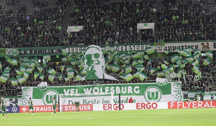 wolsburger choreo Fussball, Saison 2025 2026, Maenner, Herren, DFB Pokal, 2. Hauptrunde, Volkswagenarena Wolfsburg, VfL Wolfsburg gegen Holstein Kiel DFL REGULATIONS PROHIBIT ANY USE OF PHOTOGRAPHS AS IMAGE SEQUENCES AND OR QUASI-VIDEO.