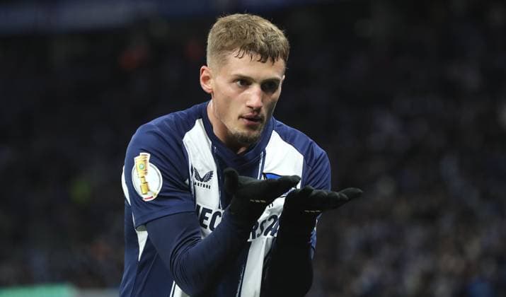 Michael Cuisance jubelt nach 1:0 Freude Emotion Jubel Fußball Fussball DFB Pokal 2. Runde Herren Saison 2025 2026 28.10.2025 Hertha BSC Berlin vs. SV Elversberg DFL regulations prohibit any use of photographs as image sequences and or quasi-video