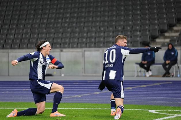 Hertha BSC vs SV Elversberg, 28.10.2025 BERLIN, GERMANY - OCTOBER 28: goal, celebration, cheering. Michaël Cuisance (Hertha BSC 10) celebrates scoring the 1:0 goal with his teammate Fabian Reese (Hertha BSC 11) during the DFB Cup match (round 2) between Hertha BSC vs SV Elversberg at Olympiastadion on October 28, 2025 in Berlin, Germany. DFL REGULATIONS PROHIBIT ANY USE OF PHOTOGRAPHS AS IMAGE SEQUENCES AND OR QUASI-VIDEO. Copyright: xBEAUTIFULxSPORTS Frankex