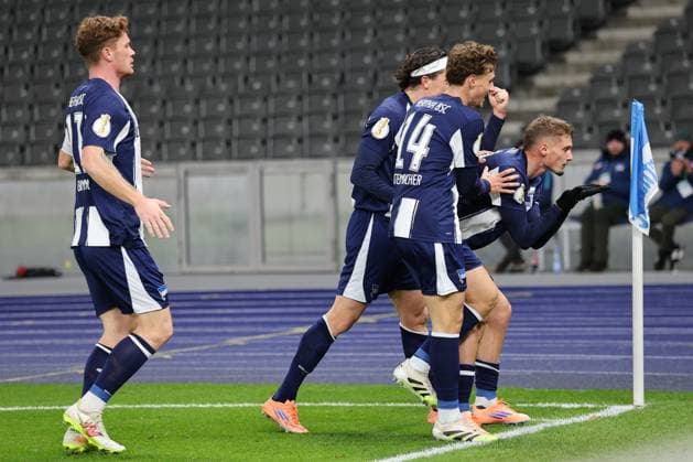 Hertha BSC vs SV Elversberg, 28.10.2025 BERLIN, GERMANY - OCTOBER 28: goal, celebration, cheering. Michaël Cuisance (Hertha BSC 10) celebrates scoring the 1:0 goal with his teammate Fabian Reese (Hertha BSC 11) and Maurice Krattenmacher (Hertha BSC 14), during the DFB Cup match (round 2) between Hertha BSC vs SV Elversberg at Olympiastadion on October 28, 2025 in Berlin, Germany. DFL REGULATIONS PROHIBIT ANY USE OF PHOTOGRAPHS AS IMAGE SEQUENCES AND OR QUASI-VIDEO. Copyright: xBEAUTIFULxSPORTS Frankex