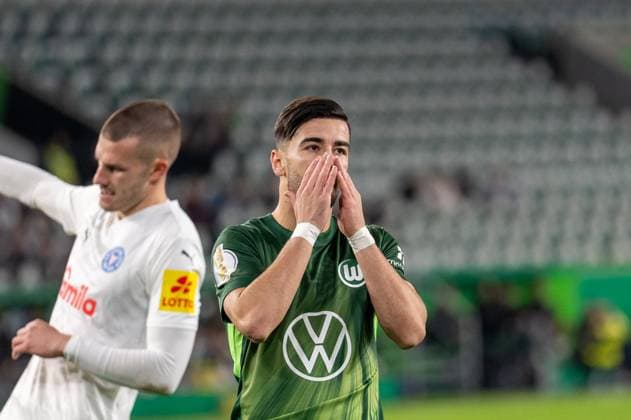 Deutschland, Fussball, DFB-Pokal, 2. Runde, 2025 2026, VfL Wolfsburg - Holstein Kiel am 28.10. in Wolfsburg (Volkswagen-Arena): Mohammed Amoura (VfL Wolfsburg 9) trauert seiner Chance hinterher. Copyright: xSvenxHeidmannx
