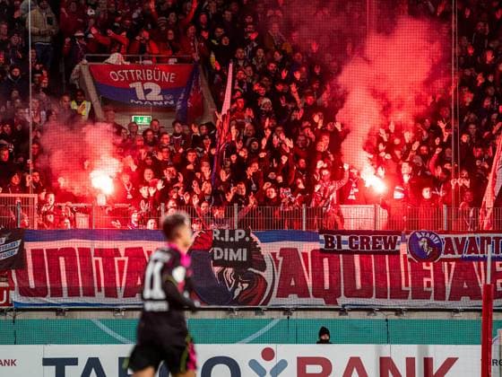 Die Heidenheimer Fans zuenden Bengalos, GER, 1. FC Heidenheim vs. Hamburger SV, Fussball, DFB-Pokal, Spielzeit 2025 2026, 28.10.2025, DFB DFL regulations prohibit any use of photographs as image sequences and or quasi-video. GER, 1. FC Heidenheim vs. Hamburger SV, Fussball, DFB-Pokal, Spielzeit 2025 2026, 28.10.2025 Heidenheim Copyright: xMichaelxSchmidt Eibner-Pressefotx EP_MST