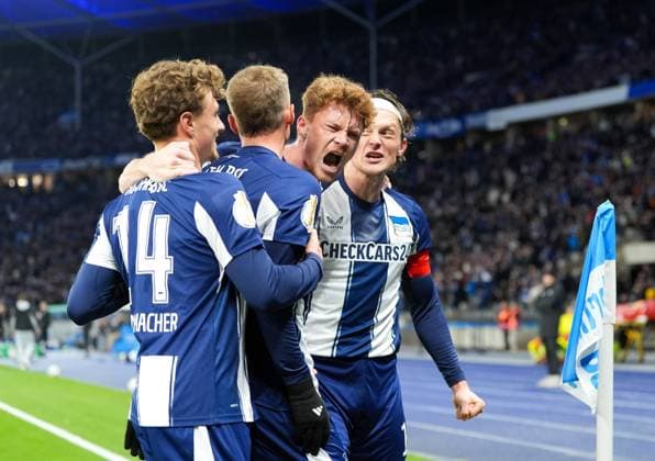 Hertha BSC players celebrate after a goal by Michael Cuisance to make it 1-0 GER, Hertha BSC vs SV Elversberg, Fussball, DFB-Pokal, 2. Runde, Saison 2025 2026, 28.10.2025 DFL REGULATIONS PROHIBIT ANY USE OF PHOTOGRAPHS AS IMAGE SEQUENCES AND OR QUASI-VIDEO GER, Hertha BSC vs SV Elversberg, Fussball, DFB-Pokal, 2. Runde, Saison 2025 2026, 28.10.2025 Berlin Copyright: xEibner-Pressefoto ScottxColemanx EP_SCN