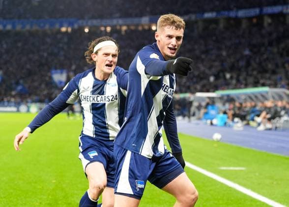 Michael Cuisance (Hertha BSC, 10) und Fabian Reese (Hertha BSC, 11, hinten) jubeln nach dem Tor zum 1:0. GER, Hertha BSC vs SV Elversberg, Fussball, DFB-Pokal, 2. Runde, Saison 2025 2026, 28.10.2025 DFL REGULATIONS PROHIBIT ANY USE OF PHOTOGRAPHS AS IMAGE SEQUENCES AND OR QUASI-VIDEO GER, Hertha BSC vs SV Elversberg, Fussball, DFB-Pokal, 2. Runde, Saison 2025 2026, 28.10.2025 Berlin Copyright: xEibner-Pressefoto ScottxColemanx EP_SCN