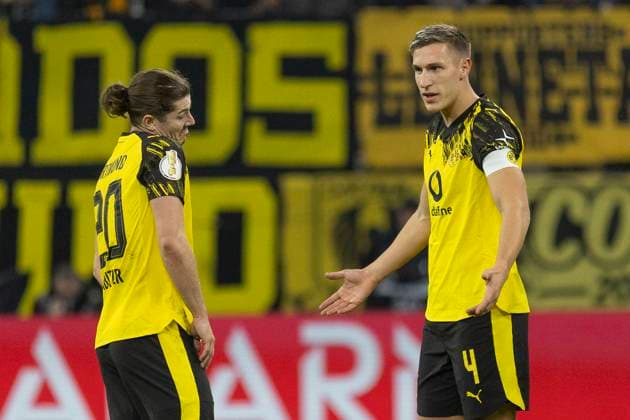 DFB-Pokal: Eintracht Frankfurt - Borussia Dortmund, 28.10.2025 Marcel Sabitzer (Dortmund 20) & Nico Schlotterbeck (Dortmund 4) ratlos, Eintracht Frankfurt - Borussia Dortmund, Frankfurt, Deutsche Bank Park, 28.10.2025 Copyright: xBEAUTIFULxSPORTS Gawlikx