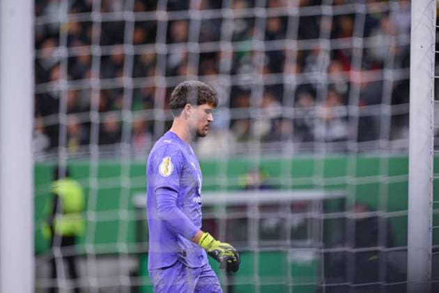 26.10.2025, Fussball, DFB-Pokal, 2.Runde, Saison 2025 2026, Eintracht Frankfurt - Borussia Dortmund, Torwart Gregor Kobel (Borussia Dortmund) xRHR-FOTO TKx Copyright: RHR-FOTOx RHR-FOTO TK