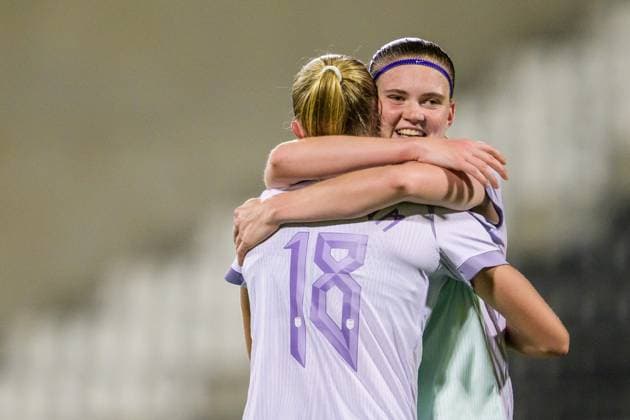 251028 Signe Gaupset and Frida Maanum of Norway after 2-0 during the International Friendly, Länderspiel, Nationalmannschaft football match between Norway and Japan on October 28, 2025 in La Linea. Photo: Ludvig Thunman BILDBYRAN kod LT LT0742 fotboll football soccer fotball norge norway japan dam bbeng privatlandskamp international friendly träningsmatch landskamp jubel Copyright: LUDVIGxTHUNMAN BB251028LT043