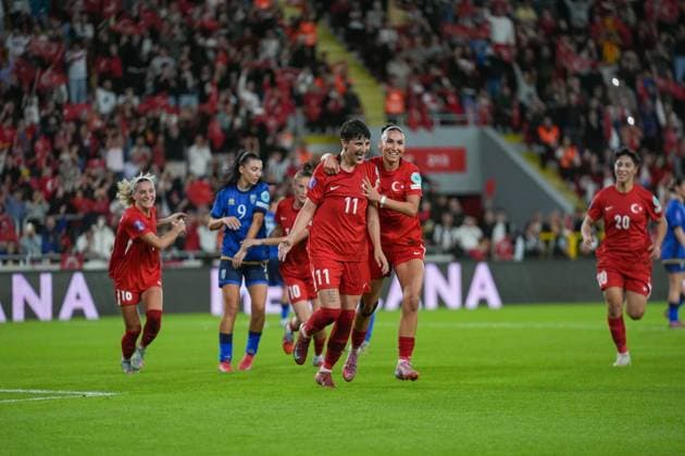 Turkiye v Kosovo - UEFA Nations League IZMIR, TURKIYE - OCTOBER 28: Kader Hancar (11) and Miray Cin (R) of Turkiye celebrate after score a goal the UEFA Nations League B play-off return match between Turkiye and Kosovo at the Gursel Aksel Stadium in Izmir, Turkiye on October 28, 2025. Lokman Ilhan Anadolu Izmir Turkey. Editorial use only. Please get in touch for any other usage.  Copyright: x2025xAnadoluxLokmanxIlhanx