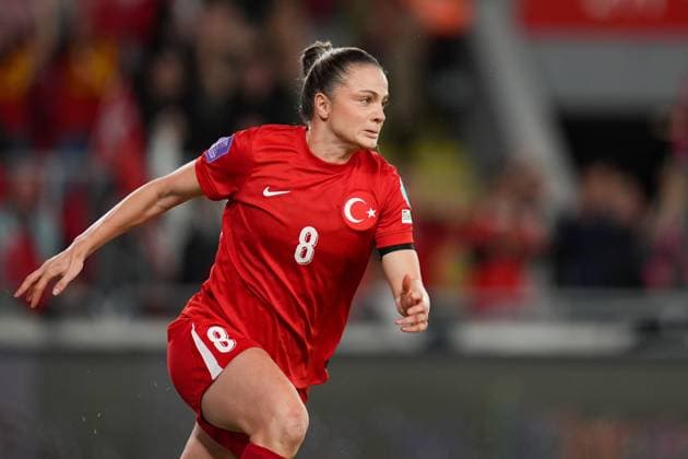 Turkiye v Kosovo - UEFA Nations League IZMIR, TURKIYE - OCTOBER 28: Melike Pekel of Turkiye celebrates after score a goal the UEFA Nations League B play-off return match between Turkiye and Kosovo at the Gursel Aksel Stadium in Izmir, Turkiye on October 28, 2025. Lokman Ilhan Anadolu Izmir Turkey. Editorial use only. Please get in touch for any other usage.  Copyright: x2025xAnadoluxLokmanxÄ°lhanx