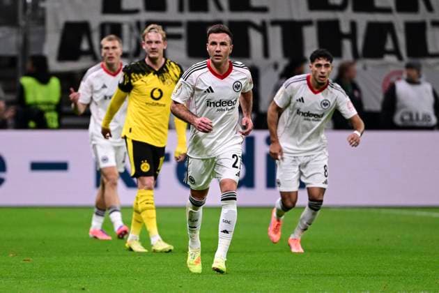 Mario Goetze 27 (Eintracht Frankfurt), Eintracht Frankfurt vs. Borussia Dortmund, DFB-Pokal, 2. Runde, 28.10.2025 DFB regulations prohibit any use of photographs as image sequences and or quasi-video Frankfurt Hessen Deutschland