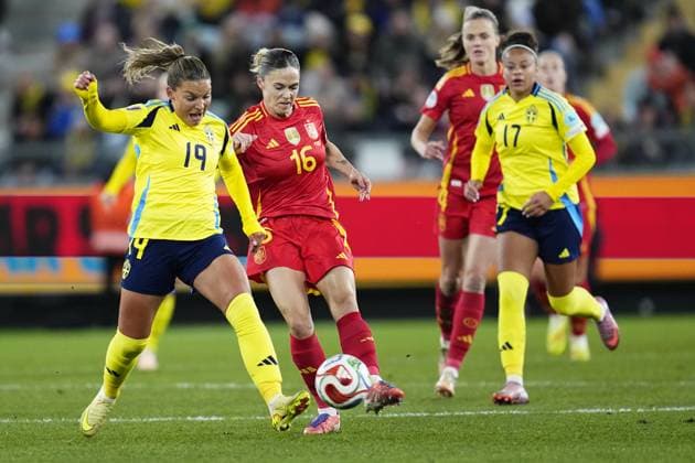GÖTEBORG, SVERIGE 20251028 Sveriges Johanna Rytting Kaneryd mot Spaniens Mapi Leon under fotbollsdamernas Nations League-semifinal mellan Sverige och Spanien pa Gamla Ullevi i Göteborg, Sverige, tisdagen den 28 oktober, 2025. GÖTEBORG SVERIGE x9200x