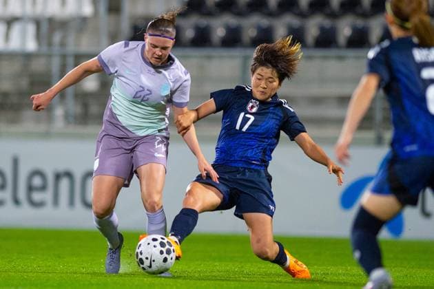 Womens international football match Norway Japan Cadiz, Spain 20251028 Norways Signe Gaupset duels with Japans Maika Hamano in the womens international football match between Norway and Japan at Ciudad de La Linea Stadium Photo Jorge Guerrero NTB Cadiz Spain EDITORIAL USE ONLY RESTRICTED USE FOR BETTING COMPANIES  Copyright: xJorgexGuerrerox xNTBx