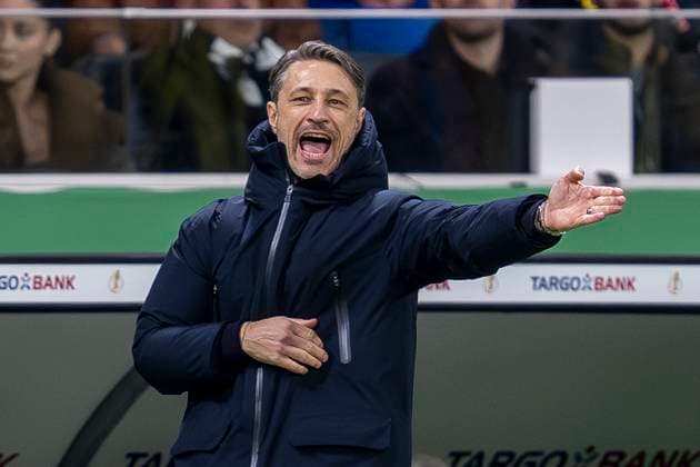 28.10.2025: Fußball: DFB Pokal, 2. Runde: Eintracht Frankfurt - Borussia Dortmund im Deutsche Bank Park. Trainer Niko Kovac (Borussia Dortmund) gibt Anweisungen. WICHTIGER HINWEIS: Gemäß den Vorgaben der DFL und des DFB ist es untersagt, in dem Stadion und oder vom Spiel angefertigte Fotoaufnahmen in Form von Sequenzbildern und oder videoähnlichen Fotostrecken zu verwerten bzw. verwerten zu lassen. Copyright: xDavidxInderliedx