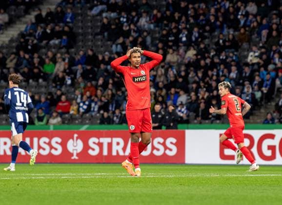 Fußball, Herren, Saison 2025 2026, DFB-Pokal (2. Runde), Hertha BSC - SV Elversberg, Bambase Conte (Elversberg), 28.10.2025, Copyright: xSebastianxRäppold MatthiasxKochx