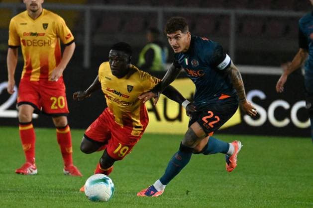 Banda Lameck (Us Lecce) against Giovanni Di Lorenzo (SSC Napoli) during US Lecce vs SSC Napoli, Italian soccer Serie A match in Lecce, Italy, October 28 2025  Copyright: xPasqualexGolia IPAxSportx xipa-agency.netx xx IPA_67188445 IPA_Agency_IPA67188445