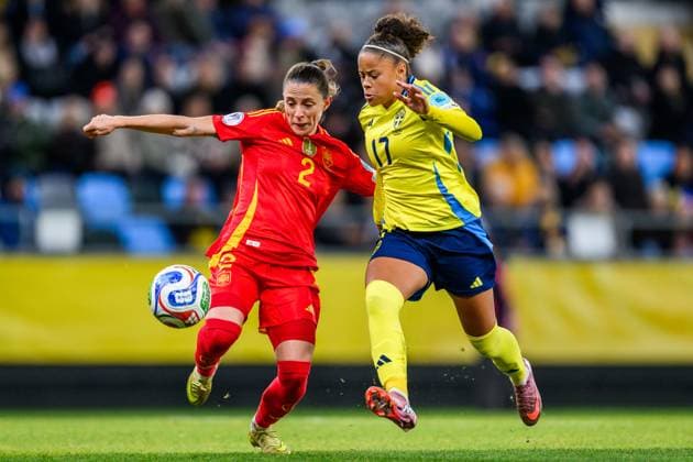 251028 Ona Batlle of Spain and Felicia Schröder of Sweden during the Women s Nations League semifinal between Sweden and Spain on October 28, 2025 in Gothenburg. Photo: Carl Sandin BILDBYRAN kod CS MI0896 fotboll football soccer fotball nations league uefa womens nations league semifinal semifinals sverige sweden spanien spain dam bbeng Copyright: CARLxSANDIN BB251028CS027
