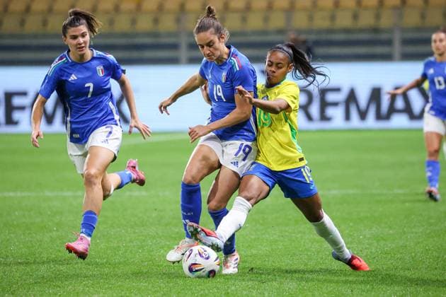 Taina Jose Lopes and Martina Lenzini during Italy Women vs Brazil Women, Friendly football match in Parma, Italy, October 28 2025  Copyright: xRobertaxCorradin IPAxSportx xipa-agency.netx xx IPA_67188496 IPA_Agency_IPA67188496